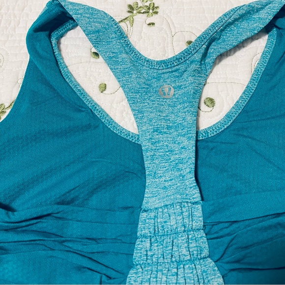 Lululemon Turbo Tank Size 6. - Picture 3 of 4